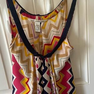 DVF Diane Von Furstenburg silk V-neck swing top. Painterly Chevron pattern.